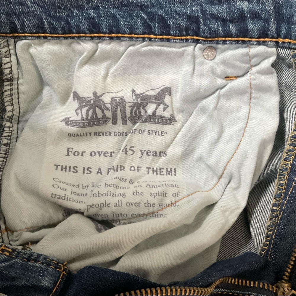 “LEVI STRAUS” Men’s 541 Medium Wash Athletic Fit Jeans. - Picture 9 of 15